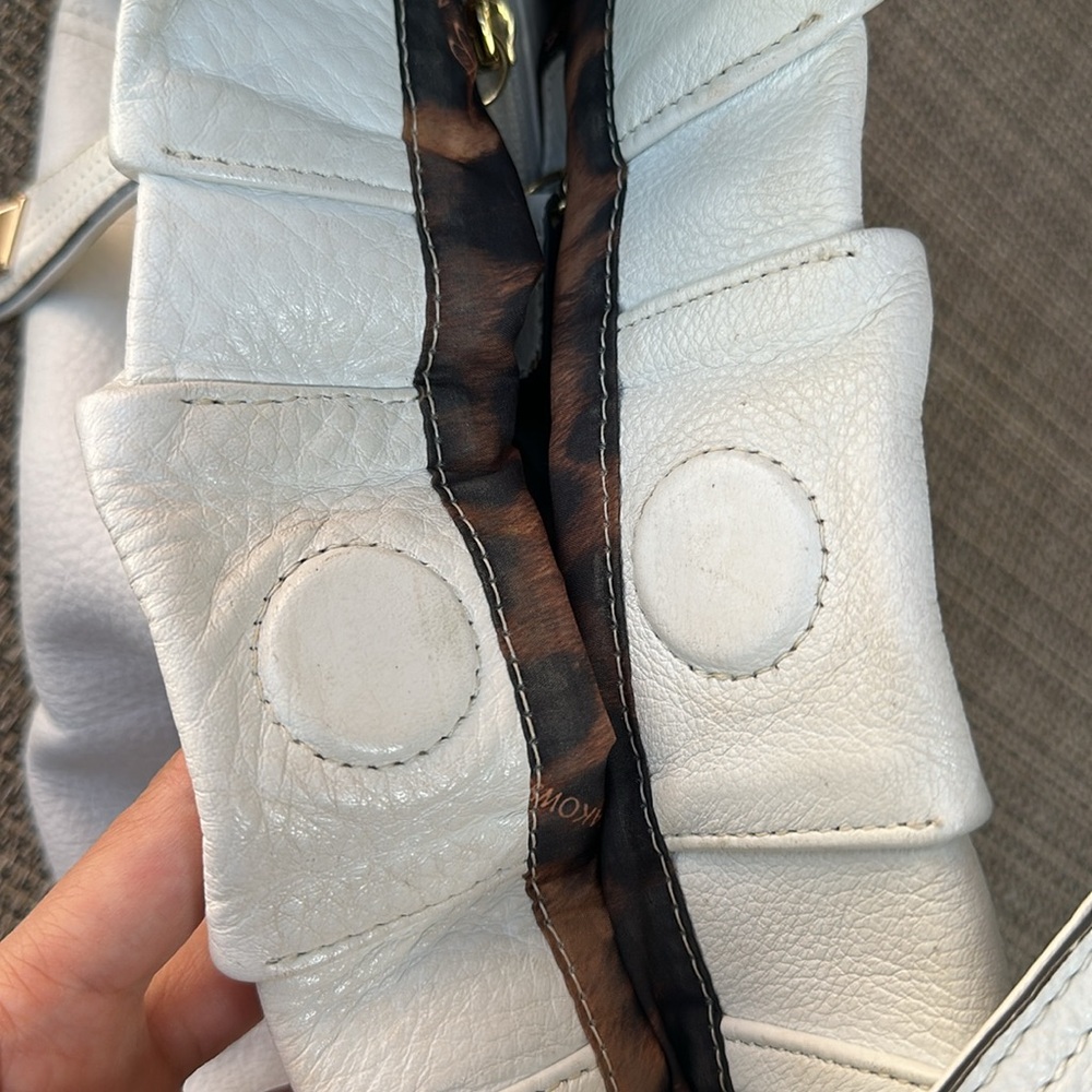 b. Makowsky White Leather Handbag/Satchel - Picture 12 of 16